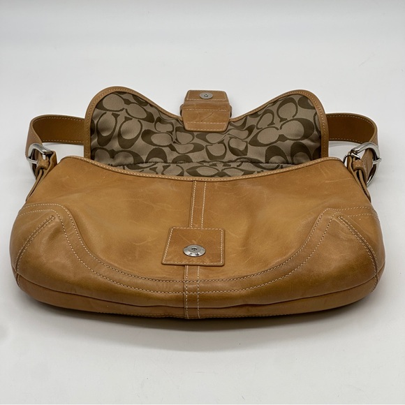 Coach Vintage Shoulder Bag. - Picture 8 of 12